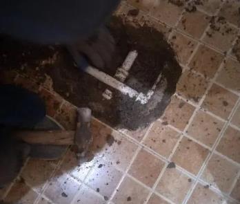 鼓楼卫生间漏水维修公司为您分享下卫生间渗水如何处理及注意事项